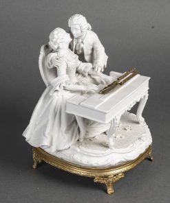 Une sculpture Romantic en biscuit, époque fin XIXè siècle